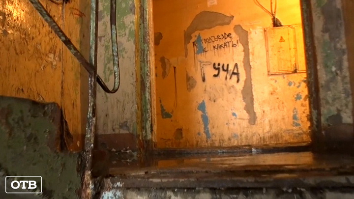 В общежитии Нижнего Тагила подъезд затопило горячей водой