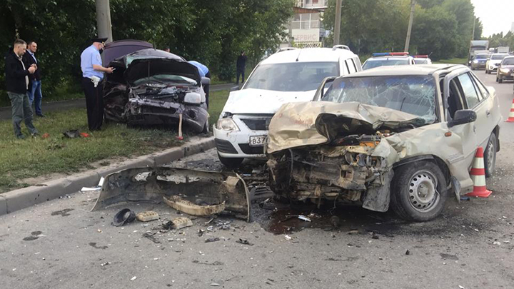 В Екатеринбурге три человека пострадали в массовом ДТП на Щербакова