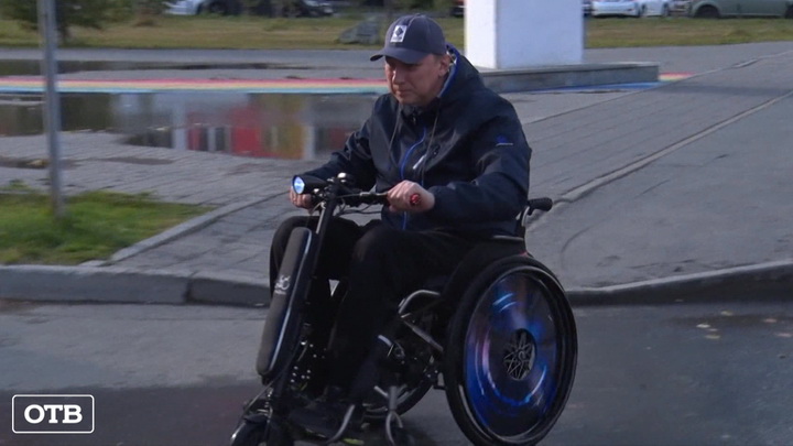 Коляска-самокат: екатеринбуржец придумал компактную приставку для инвалидных колясок
