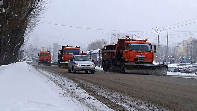 Повышенная готовность из-за снегопадов: Евгений Куйвашев распорядился об интенсивной уборке дорог