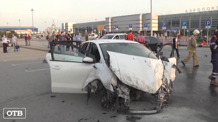 В Екатеринбурге выясняют обстоятельства аварии возле аэропорта Кольцово