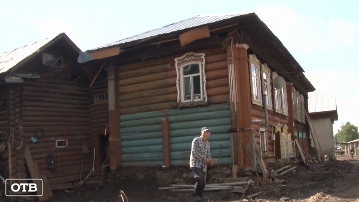 Евгений Куйвашев оценил ход восстановления инфраструктуры в Нижних Сергах после паводка