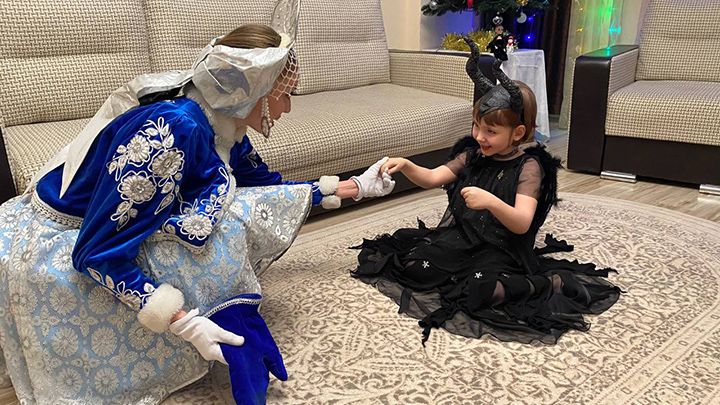 Артисты Екатеринбургского театра кукол поздравили детей с ОВЗ