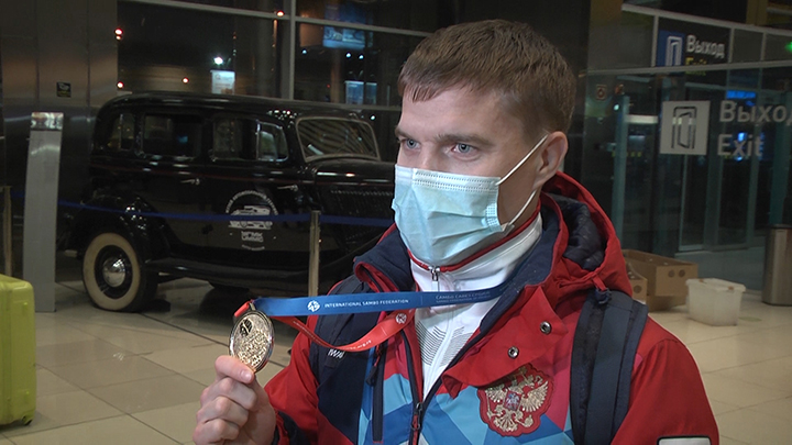 Самбисты вернулись в Екатеринбург с медалями чемпионата мира
