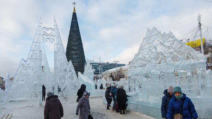 Ледовый городок в Екатеринбурге временно закрыт из-за плюсовой погоды