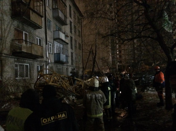 В Екатеринбурге погиб человек при обрушении строительного крана