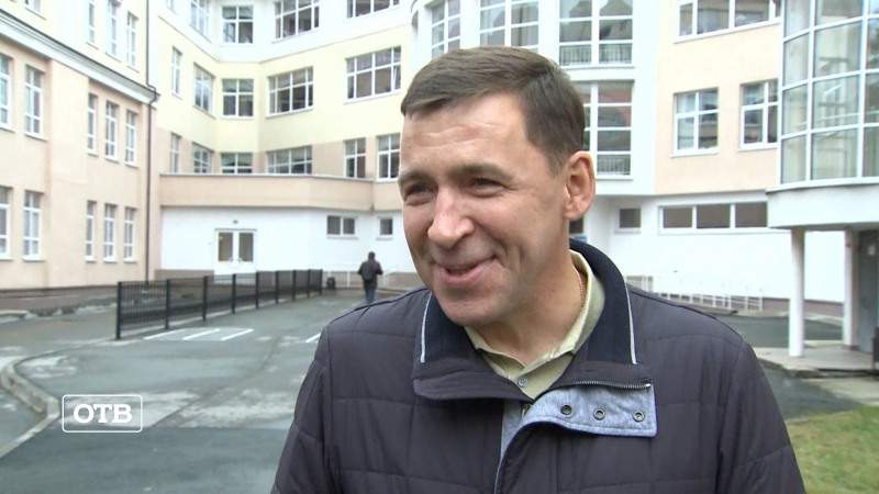 Евгений Куйвашев проголосовал на выборах, несмотря на травму ноги