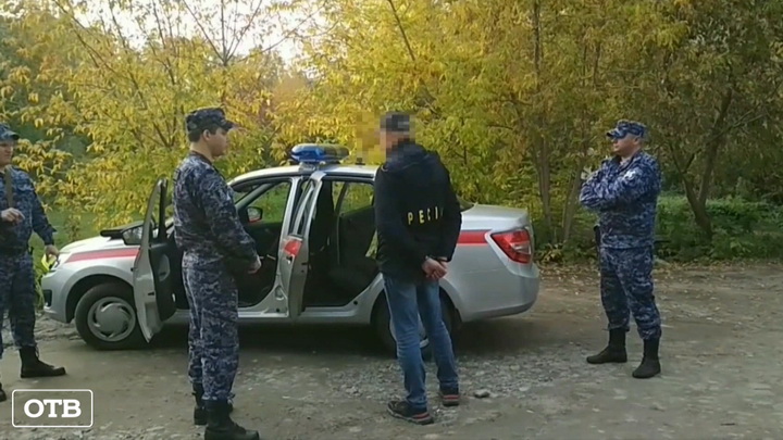 В Екатеринбурге поймали мужчину с полной сумкой наркотиков