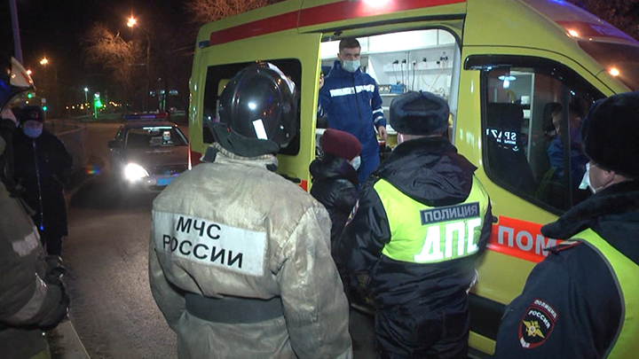В Екатеринбурге автобус протащил женщину с ребёнком по асфальту