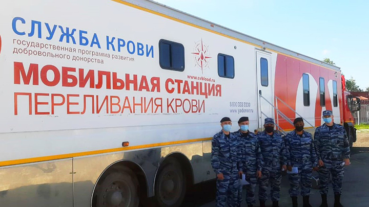 Свердловские росгвардейцы сдали кровь для тяжелобольных детей