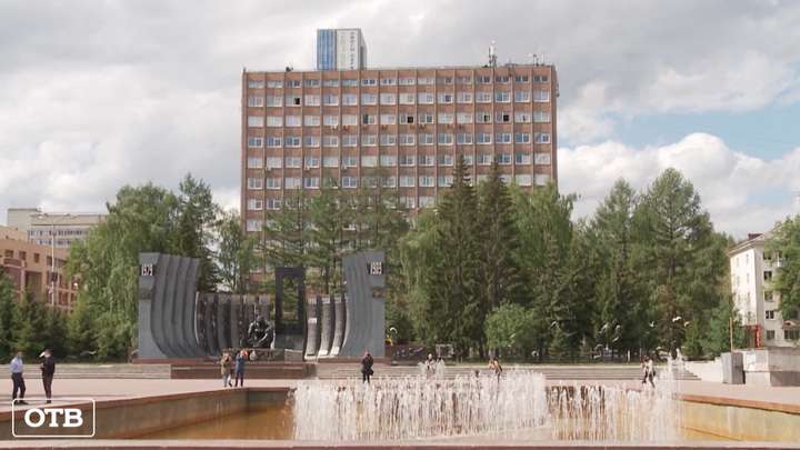 На площади Советской армии в Екатеринбурге открыт сезон фонтанов