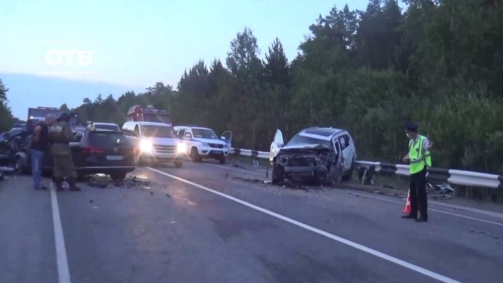 На трассе «Екатеринбург – Тюмень» столкнулись три автомобиля: есть погибший и раненные