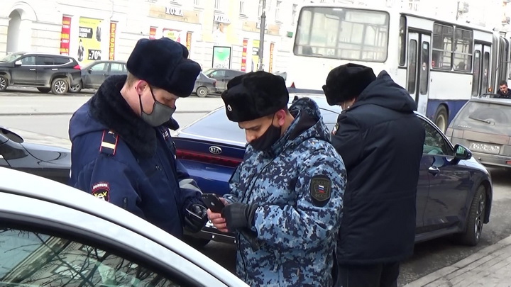 Приставы и автоинспекторы устроили рейд на улицах Екатеринбурга