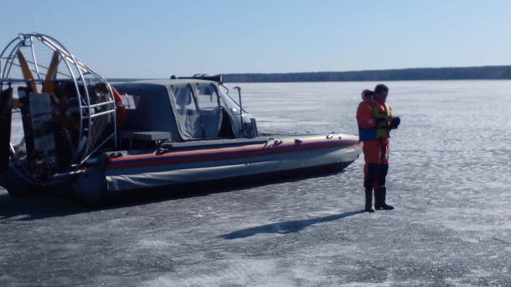 На Белоярском водохранилище 10 рыбаков провалились под лёд