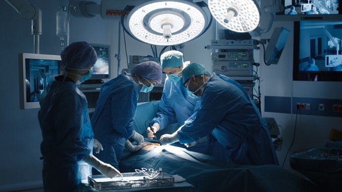 В Екатеринбурге впервые проведена операция по удалению опухоли без разрезов