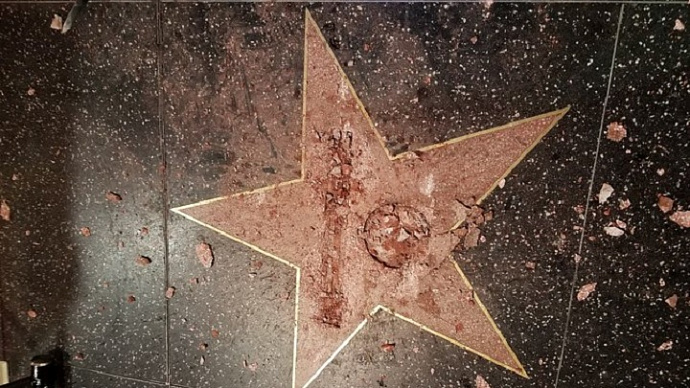 Вандал разбил киркой звезду Дональда Трампа на «Аллее славы» в Голливуде