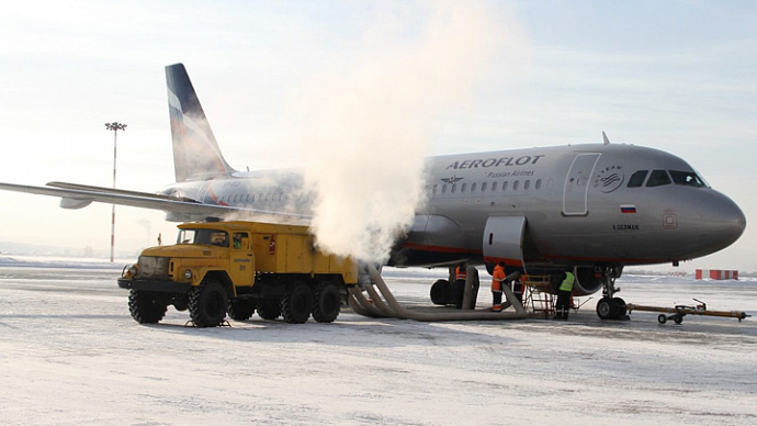 «Не заморозить»: в аэропорту Кольцово рассказали о работе в −32 °C