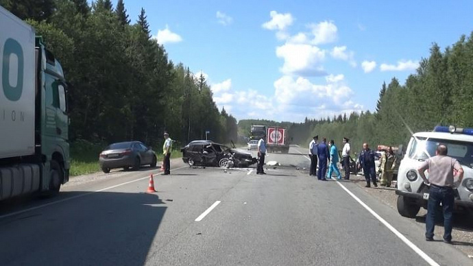 На Пермском тракте неопытный водитель устроил встречное ДТП: трое погибли