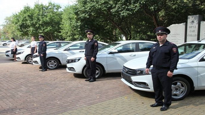 Свердловским госавтоинспекторам вручили 6 новых автомобилей