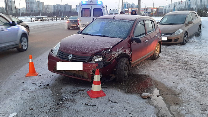 В Екатеринбурге три человека пострадали в жёстком ДТП на Вонсовского