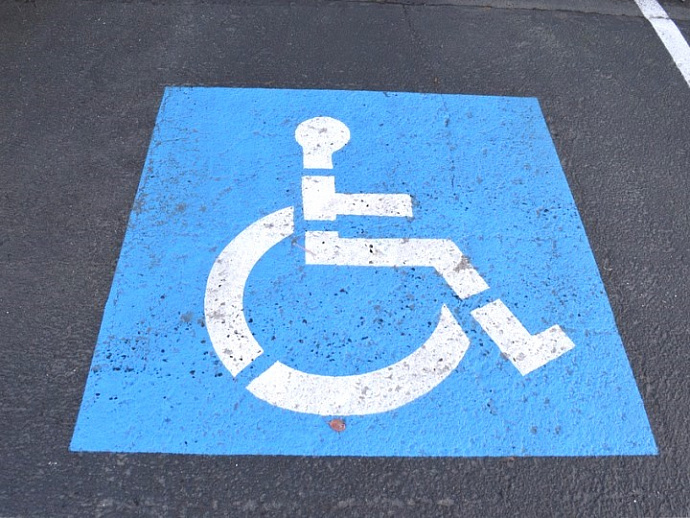 Свердловские инспекторы проверят, кто занимает парковочные места для инвалидов