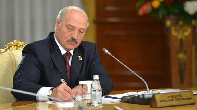 Владимир Путин поздравил Александра Лукашенко с победой в выборах