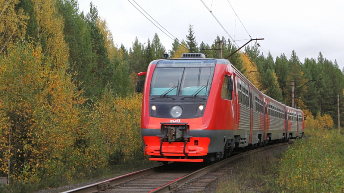 Свердловские студенты и школьники вновь смогут ездить в пригородных поездах за полцены