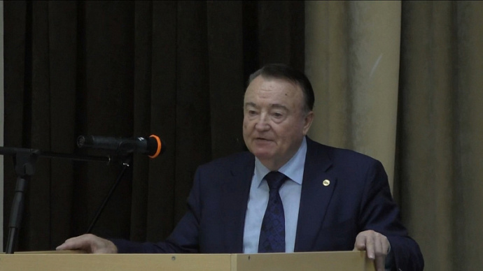 Евгений Куйвашев выразил соболезнования родным и близким выдающегося учёного-правоведа Виктора Перевалова