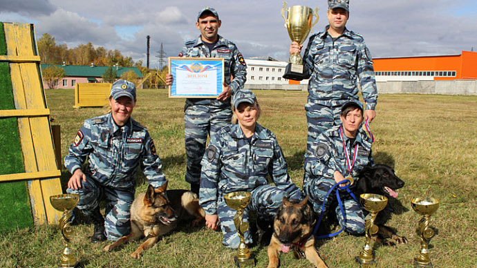 Свердловские полицейские взяли золото на всероссийском турнире кинологов