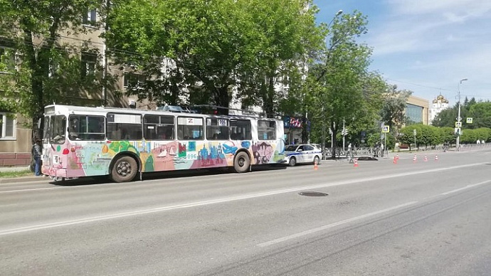 В Екатеринбурге троллейбус насмерть сбил пешехода