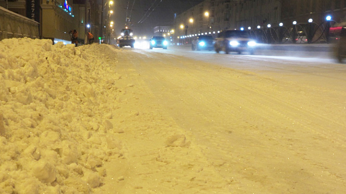 На борьбу со снегопадом в Свердловской области вышли 577 дорожных машин