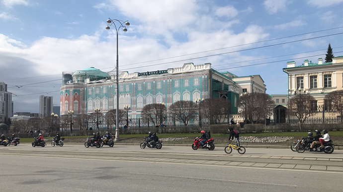 В центре Екатеринбурга байкеры открыли мотосезон-2019
