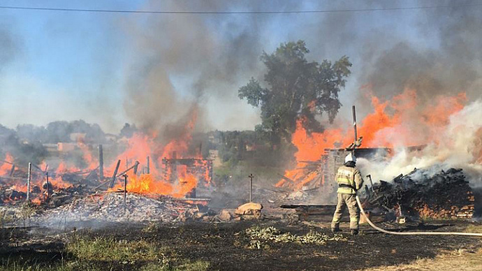 В селе Никольском под Сысертью сгорели два жилых дома