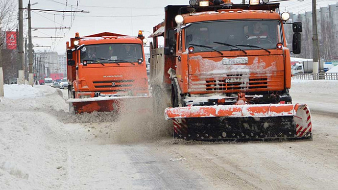 510 единиц техники борются со снегом на дорогах Свердловской области