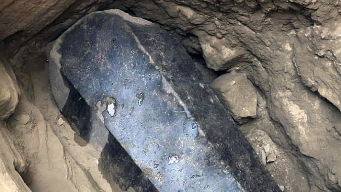 В Египте прямо сейчас вскрывают найденный чёрный саркофаг: ему более 2000 лет