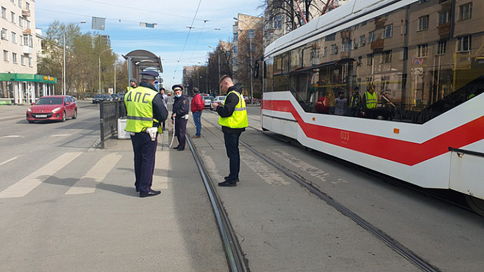 В центре Екатеринбурга трамвай сбил девочку на велосипеде