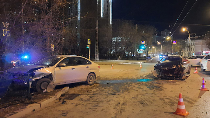 Жёсткое ДТП с двумя пострадавшими произошло в Екатеринбурге