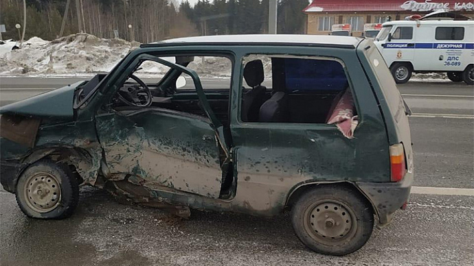 «Ока» на Серовском тракте спровоцировала ДТП с двумя пострадавшими