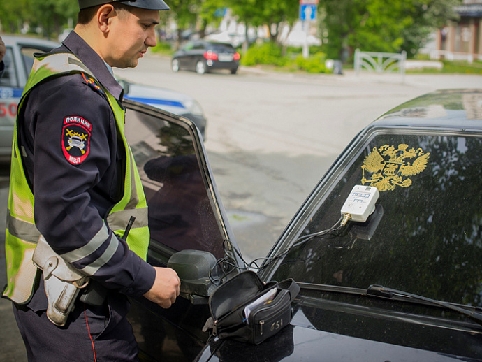 Более 550 нарушений: первые итоги операции «Тонировка» в Екатеринбурге