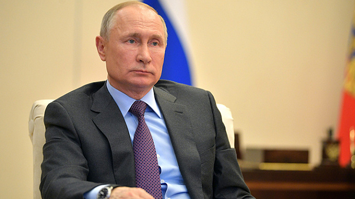 Владимир Путин подписал указ о выплате 5000 рублей семьям с детьми