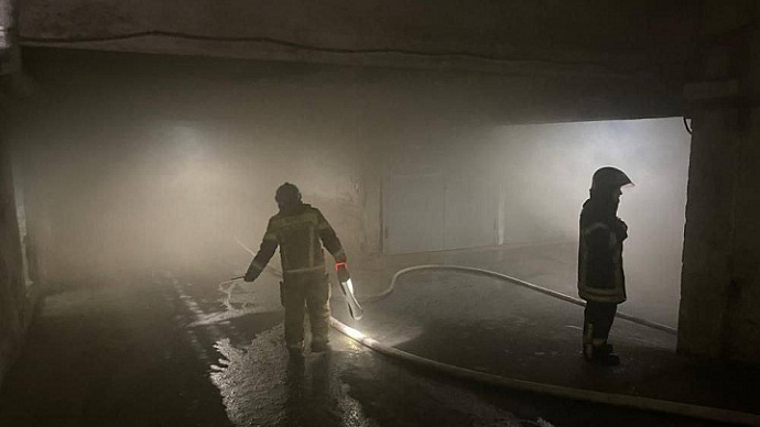 В Екатеринбурге произошёл пожар на подземной парковке