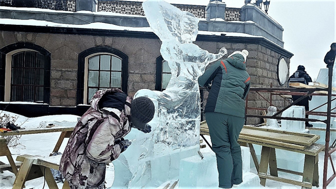 В Екатеринбурге начали возводить ледовые скульптуры для фестиваля «Вифлеемская звезда»