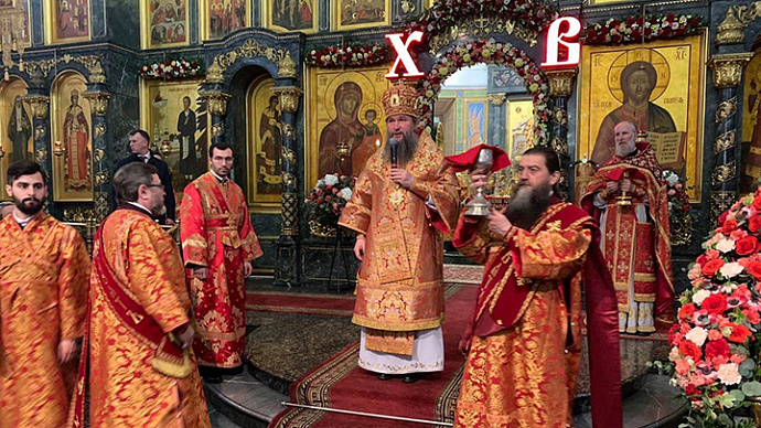 В Екатеринбурге началось праздничное пасхальное богослужение