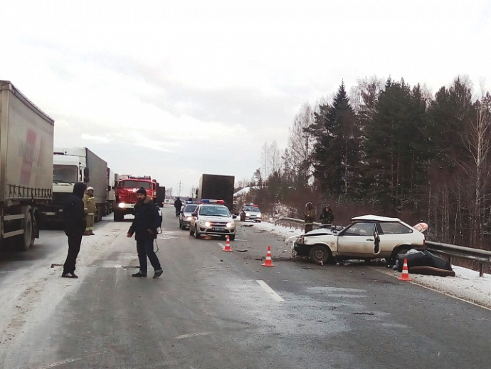 Свердловская ГИБДД призвала водителей быть аккуратнее на заснеженных дорогах