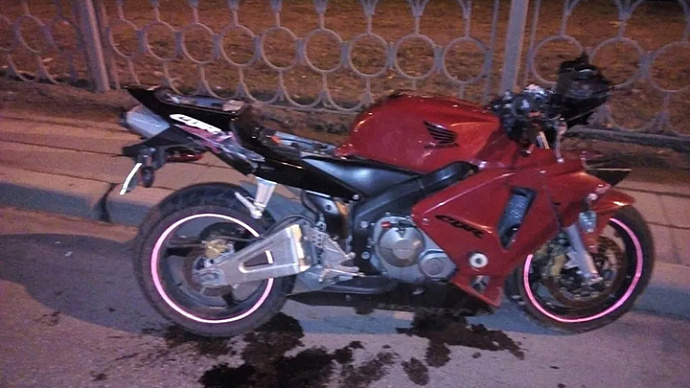 В Екатеринбурге на Таватуйской мотоцикл насмерть сбил пешехода