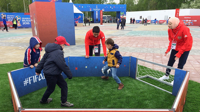 Первыми гостями фан-зоны ЧМ-2018 в Екатеринбурге стали дети