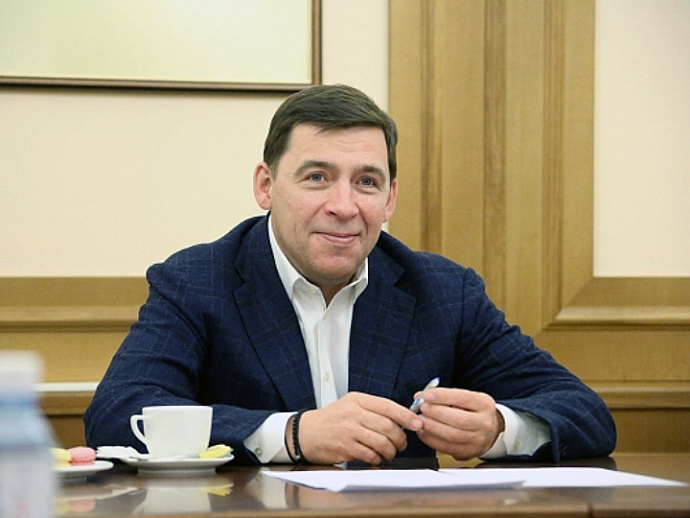 Евгений Куйвашев поздравил с праздником уральских учителей и преподавателей