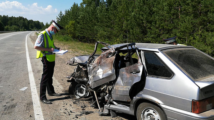 Под Каменском-Уральским водитель ВАЗ погиб после ДТП с грузовиком