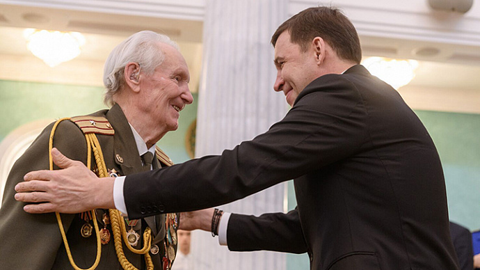 Евгений Куйвашев поздравил уральцев с 77-летием победы в Сталинградской битве