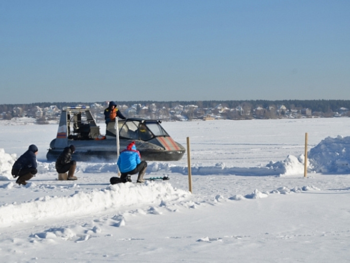 На Белоярском водохранилище оторвалась льдина со 100 рыбаками